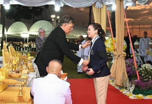 “ในหลวง” พระราชทานเหรียญทองประวัติศาสตร์กีฬาซีเกมส์ "พระราชินี” ทรงนำทัพเรือใบไทยคว้าชัย สมเกียรติเจ้าภาพจัดการแข่งขัน