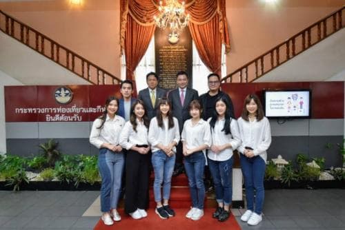 กลุ่มศิลปิน BNK 48 ร่วมสนับสนุนการท่องเที่ยวและกีฬา ส่งเสริมให้ประเทศไทยเป็นศูนย์กลางของอาเซียน