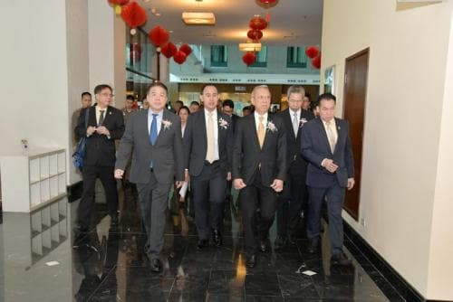 รมว.กระทรวงการท่องเที่ยวและกีฬา เป็นประธานการประชุมชี้แจงแนวทางการเฝ้าระวัง ควบคุม และป้องกันโรคปอดอักเสบจากไวรัสโคโรนาสายพันธุ์ใหม่