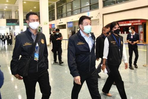 รมต.พิพัฒน์ ตรวจเยี่ยมสนามบินภูเก็ตร่วมกับครม. เตรียมพร้อมรองรับนักท่องเที่ยว