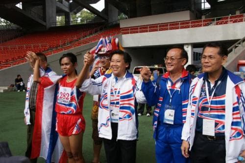ร่วมชมและเป็นกำลังใจให้แก่คณะนักกีฬาไทย ในการแข่งขันอาเซียนพาราเกมส์ ครั้งที่ 5 ณ กรุงกัวลาลัมเปอร์ ประเทศมาเลเซีย