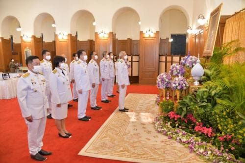 ผู้บริหารกระทรวงการท่องเที่ยวและกีฬา ลงนามถวายพระพรสมเด็จพระกนิษฐาธิราชเจ้า กรมสมเด็จพระเทพรัตนราชสุดาฯ สยามบรมราชกุมารี