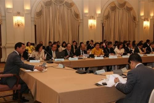 ร่วมประชุมคณะกรรมการจัดกิจกรรมเฉลิมพระเกียรติพระบาทสมเด็จพระเจ้าอยู่หัว เนื่องในโอกาสมหามงคลเฉลิมพระชนมพรรษา 82 พรรษา 5 ธันวาคม 2552 