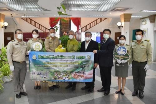รมว.พิพัฒน์ รับมอบต้นยางนาพร้อมกล้าไม้ เนื่องในวันต้นไม้ประจำปีของชาติ พ.ศ.2564