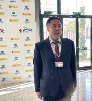 นักข่าวสเปนมาขอสัมภาษณ์ และปลัดกล่าวแสดงความยินดีกับอุซเบกีสถาน ในการเป็นเจ้าจัดการประชุม The 25th UNWTO General Assemby ปี 2023