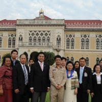 ปลัดกระทรวงการท่องเที่ยวและกีฬาร่วมทำบุญตักบาตรงานวันข้าราชการพลเรือน ๑ เมษายน ๒๕๕๔