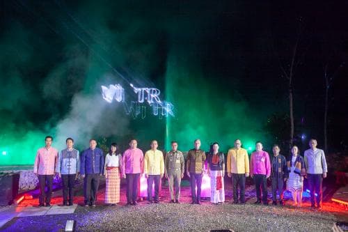 รัฐมนตรีฯ พิพัฒน์ เข้าร่วมงาน "วิจิตร@เชียงใหม่ สีสันแห่งเส้นแสง น้ำพุร้อนสันกำแพง โครงการตามพระราชดำริ"