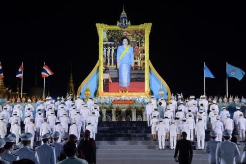 รัฐมนตรีกระทรวงการท่องเที่ยวและกีฬา ร่วมพิธีถวายเครื่องราชสักการะ วางพานพุ่ม และพิธีจุดเทียนถวายพระพรชัยมงคล เนื่องในโอกาสมหามงคลเฉลิมพระชนมพรรษา 12 สิงหาคม 2566 สมเด็จพระนางเจ้าสิริกิติ์ พระบรมราชินีนาถ พระบรมราชชนนีพันปีหลวง