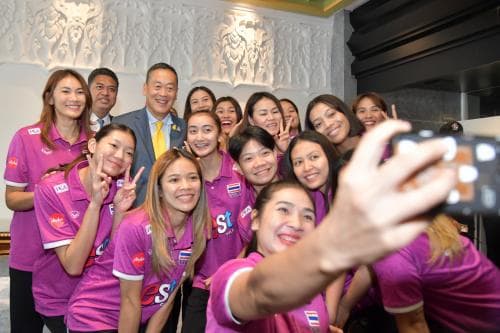 นายกรัฐมนตรีให้กำลังใจนักกีฬาวอลเลย์บอลหญิงทีมชาติไทย หวังให้ผ่านรอบคัดเลือก เข้าแข่งขันกีฬาโอลิมปิก 2024 โดยรัฐบาลพร้อมสนับสนุนเต็มที่