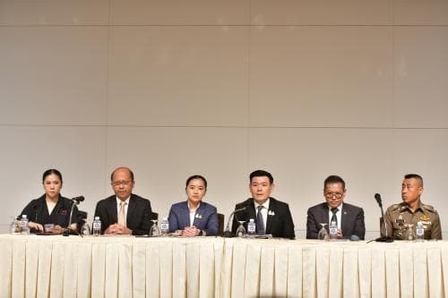 รัฐมนตรีว่าการกระทรวงการท่องเที่ยวและกีฬา ร่วมแถลงข่าวเหตุการณ์กราดยิงในห้างสรรพสินค้า ยืนยันรัฐบาลพร้อมดูแลผู้บาดเจ็บ-เสียชีวิต-มีมาตราการรับมือตั้งศูนย์ command center สื่อสารทุกภาคส่วน