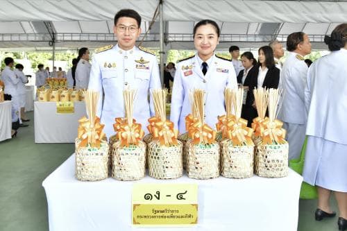 พิธีสวดพระพุทธมนต์ทำบุญตักบาตรถวายพระราชกุศล และวางพวงมาลาเนื่องใน “วันนวมินทรมหาราช”