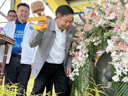 หัวหน้าผู้ตรวจราชการ กก. ประธานในพิธีเปิดการแข่งขันฟุตบอลลอยกระทงคัพ ครั้งที่ 51 ประจำปี 2566