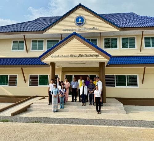 ปลัดกระทรวงการท่องเที่ยวและกีฬาเดินทางไปตรวจเยี่ยมสำนักงานการท่องเที่ยวและกีฬาจังหวัดลำพูน (หลังใหม่) อย่างไม่เป็นทางการ ณ จังหวัดลำพูน