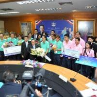 กระทรวงการท่องเที่ยวและกีฬามอบเงินล้านให้ทีมวอลเลย์บอลหญิงแชมป์เอเชีย ๒๐๑๓