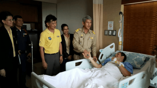 ผู้ตรวจราชการกระทรวงการท่องเที่ยวและกีฬา พร้อมด้วยผู้อำนวยการสำนักมาตรฐานและกำกับความปลอดภัยนักท่องเที่ยว เดินทางไปเข้าเยี่ยม Mr. Michail Kuznecov นักท่องเที่ยวชาวรัสเซียที่ประสบอุบัติเหตุ