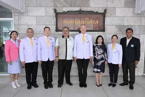 รองปลัดฯ ท่องเที่ยวและกีฬา เข้าเยี่ยมอาการนักท่องเที่ยวมาเลเซียบาดเจ็บ แพทย์เผยฟื้นตัวดีต่อเนื่อง พร้อมดูแลอย่างใกล้ชิด