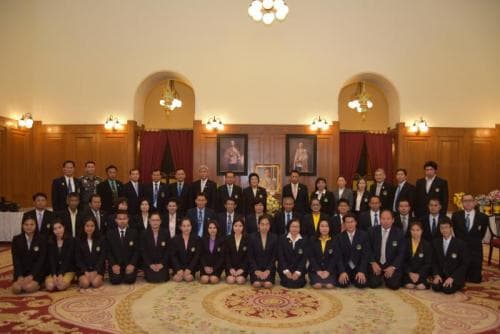 ลงนามถวายพระพร พระบาทสมเด็จพระเจ้าอยู่หัวฯ