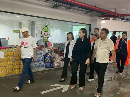 ปลัดกระทรวงการท่องเที่ยวและกีฬา ลงพื้นที่หาดใหญ่ เร่งช่วยเหลือนักท่องเที่ยวและประชาชนจากสถานการณ์น้ำท่วม — ย้ำดูแลเต็มกำลังจนสามารถเดินทางกลับบ้านได้อย่างปลอดภัย