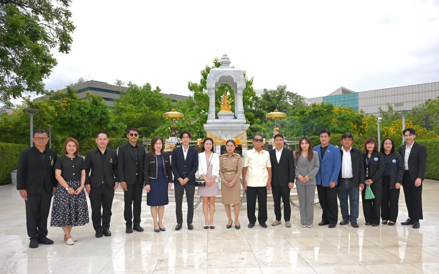 ที่ปรึกษา รมว.ท่องเที่ยวฯ สักการะสิ่งศักดิ์สิทธิ์ ก่อนเข้าปฏิบัติหน้าที่ หนุนท่องเที่ยว-กีฬาไทยยั่งยืน