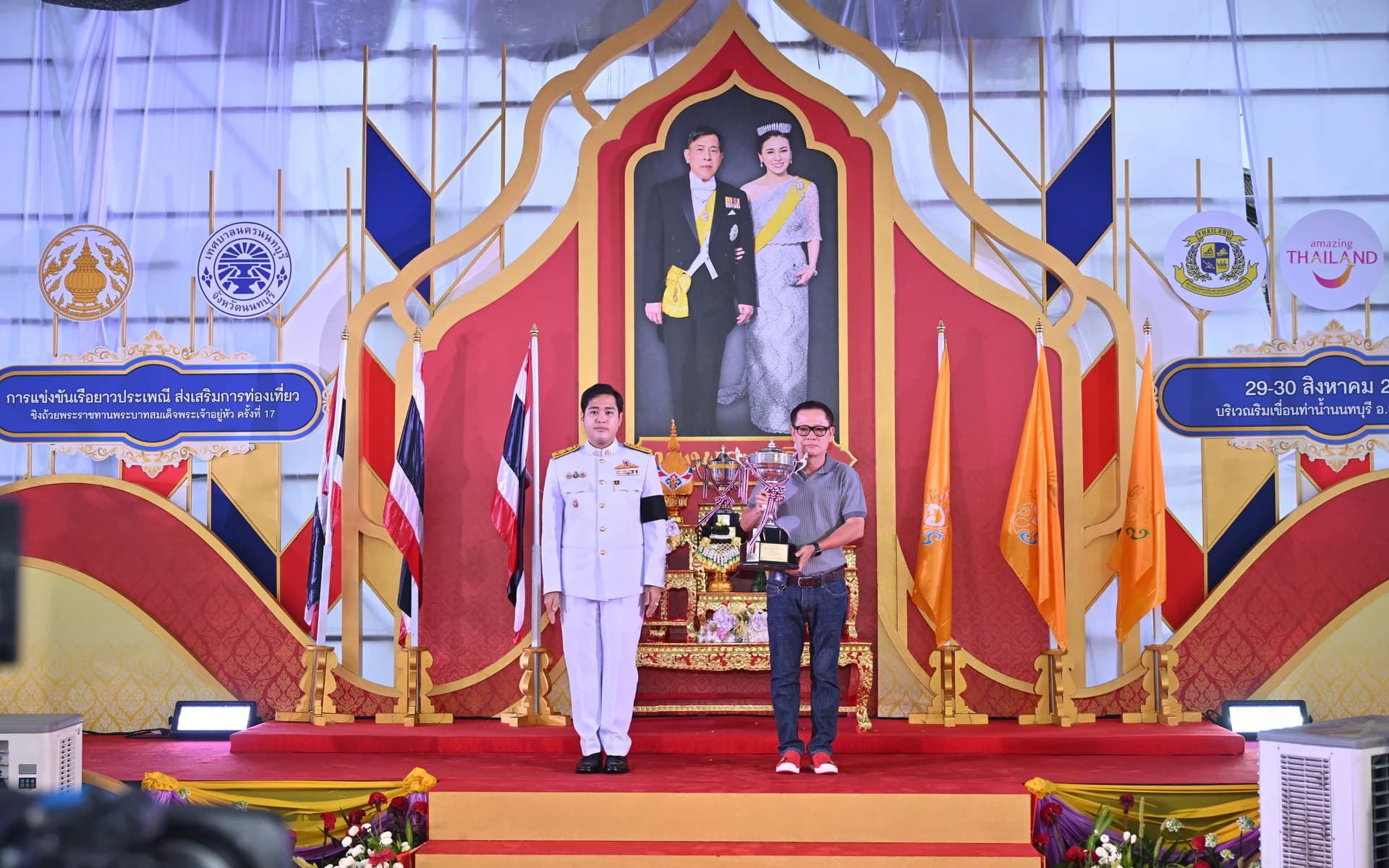 “รมว.สุรศักดิ์” มอบ “เลขาฯพัสกร” ปิดศึกเรือยาวชิงถ้วยพระราชทาน ครั้งที่ 17 ชู “วิถีน้ำ วิถีนนท์” ต่อยอดกีฬาวัฒนธรรม สู่พลังท่องเที่ยว-เศรษฐกิจชุมชน