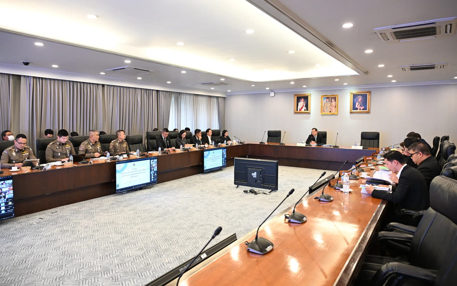 รองปลัดฯ วนิดา ร่วมการประชุมคณะกรรมการประสานและกำกับการดำเนินงานป้องกันและปราบปรามการค้ามนุษย์ ครั้งที่ 1/2569