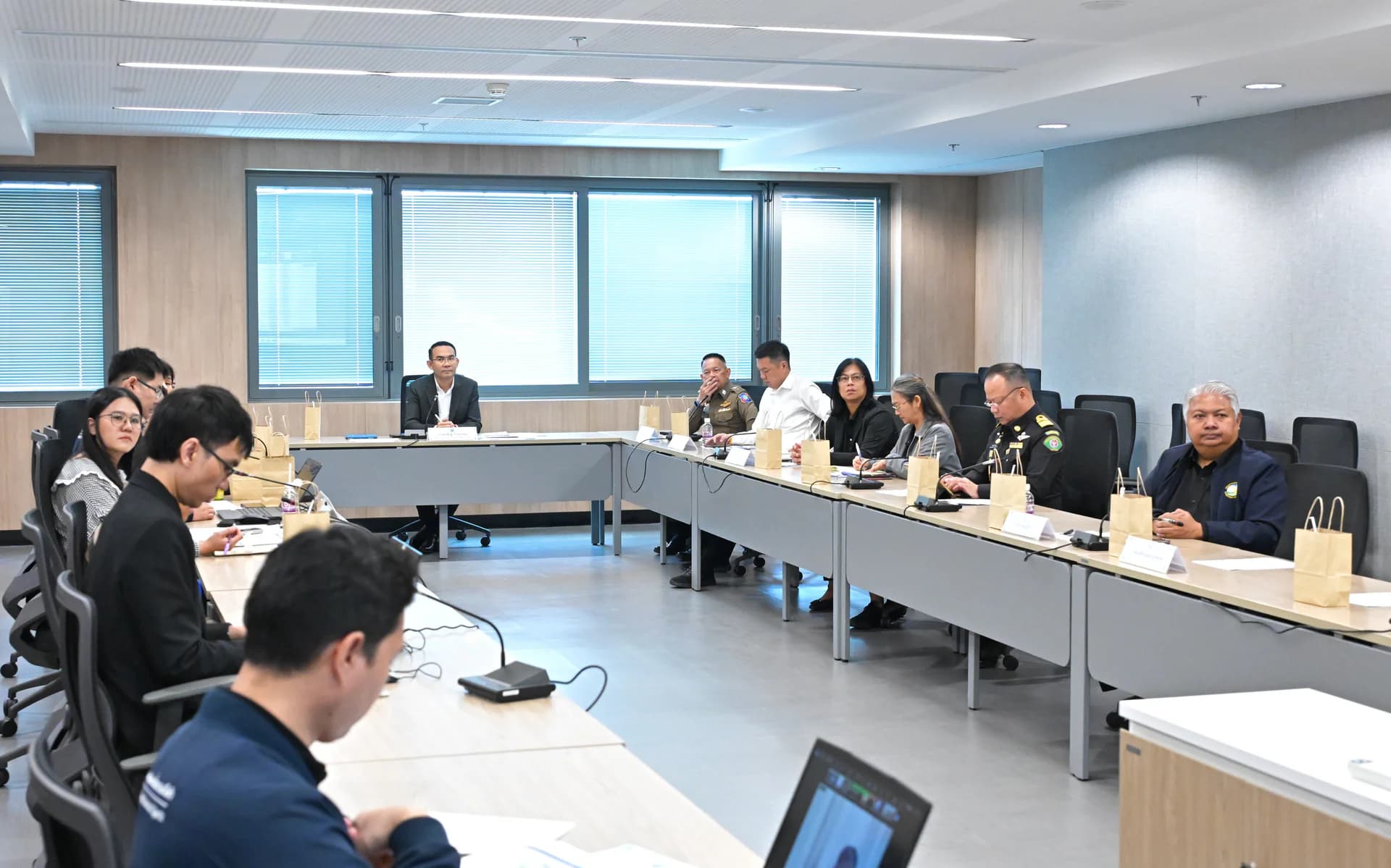 ผู้ช่วยปลัดฯ เศกสันฐ์ ประชุมสรุปผลดูแลนักท่องเที่ยวช่วงสงกรานต์ พร้อมเตรียมมาตรการดูแลความปลอดภัยในเทศกาลต่อไป