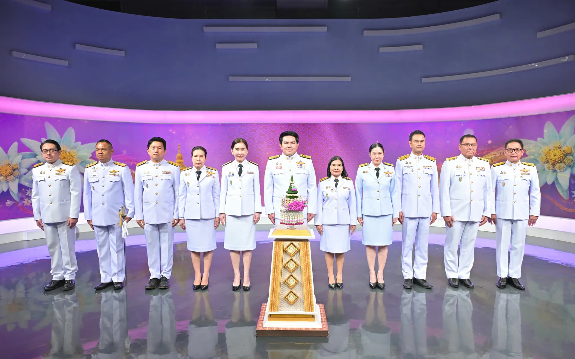 รมว.สุรศักดิ์ นำผู้บริหารกระทรวงการท่องเที่ยวและกีฬา ร่วมบันทึกเทปถวายพระพรชัยมงคล เนื่องในโอกาสมหามงคลวันเฉลิมพระชนมพรรษา สมเด็จพระนางเจ้าสุทิดา พัชรสุธาพ