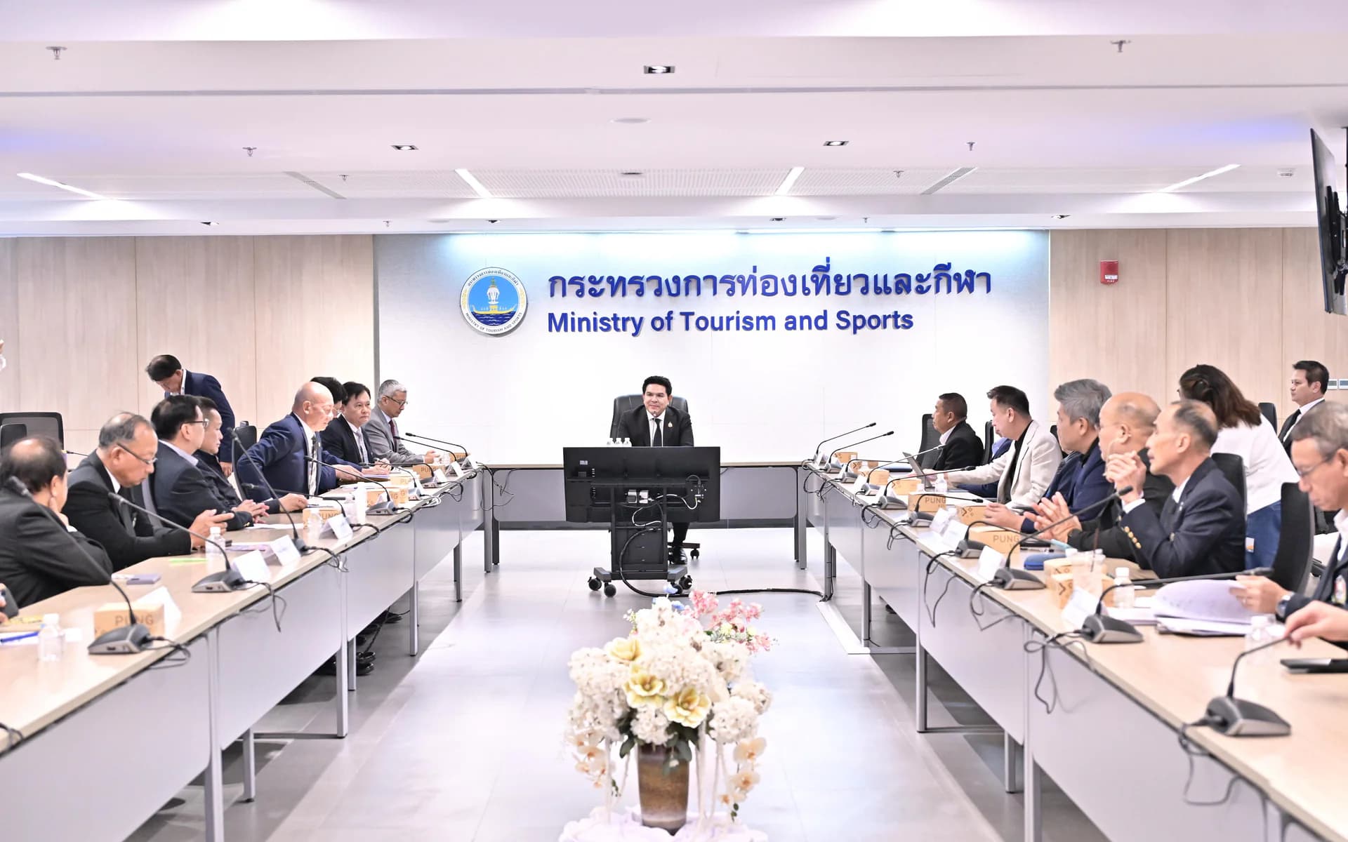 “รมว.สุรศักดิ์” นั่งหัวโต๊ะ ถก 17 สมาคมกีฬาฯ ชงนโยบายปลดล็อกงบกองทุนฯ สร้างความชัดเจน มุ่งยกระดับแผนพัฒนานักกีฬาไทยระยะยาว พร้อมดัน 27 เยาวชนไทยสู้ศึกยูธโอ