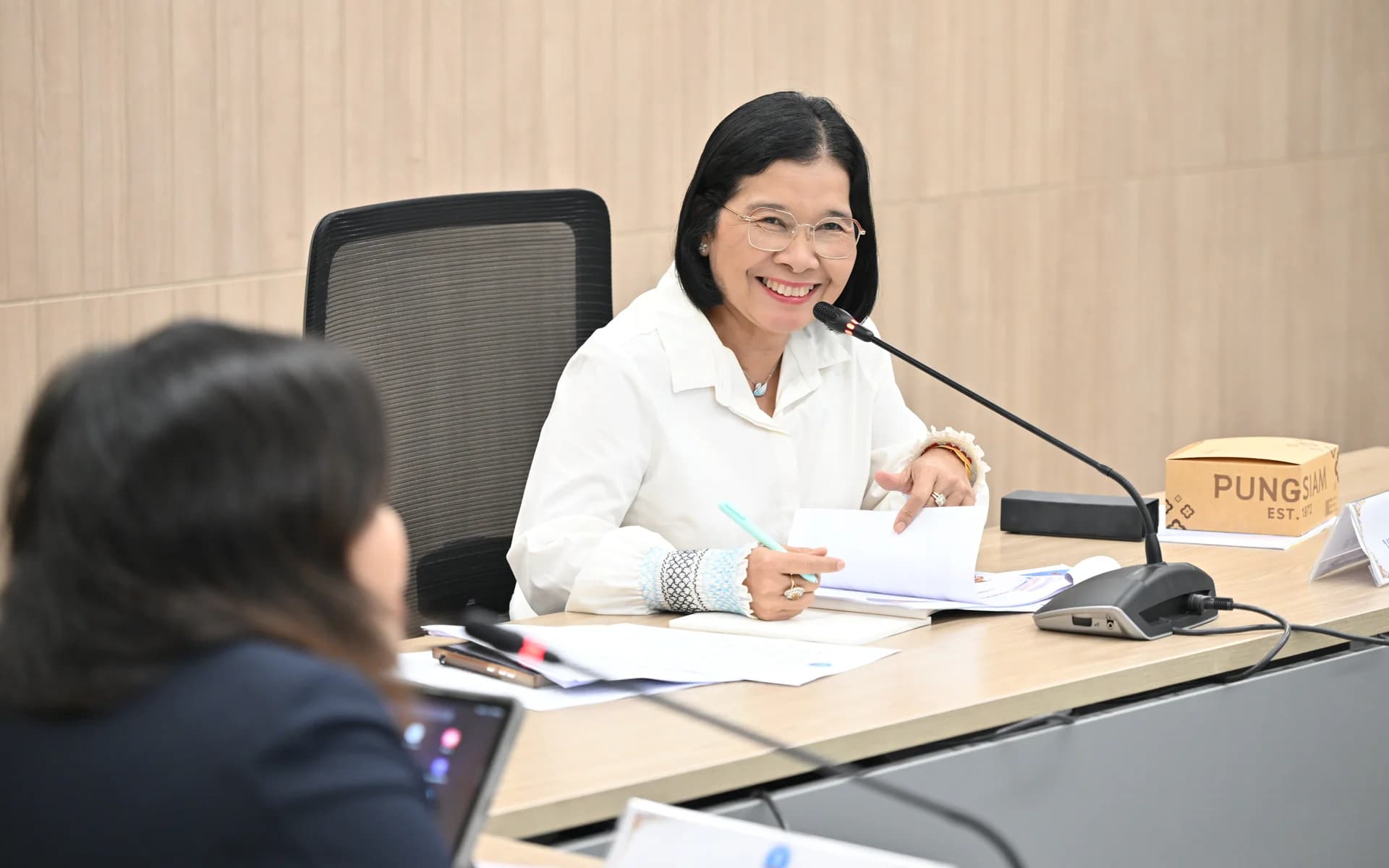 รองปลัดฯ วนิดา ประชุมปิดตรวจรายงานการเงินปี 2568 เน้นโปร่งใสตามหลักธรรมาภิบาล