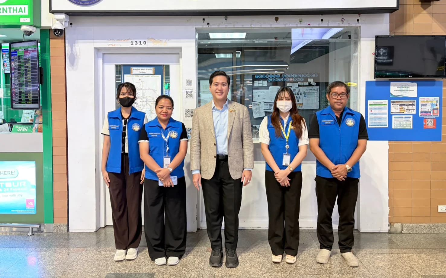 เลขานุการ รมว.ท่องเที่ยวและกีฬา ตรวจเยี่ยมการปฏิบัติงาน TAC และตำรวจท่องเที่ยว ท่าอากาศยานดอนเมือง ย้ำดูแลนักท่องเที่ยวเต็มที่ สร้างความเชื่อมั่นก่อนเปิด “