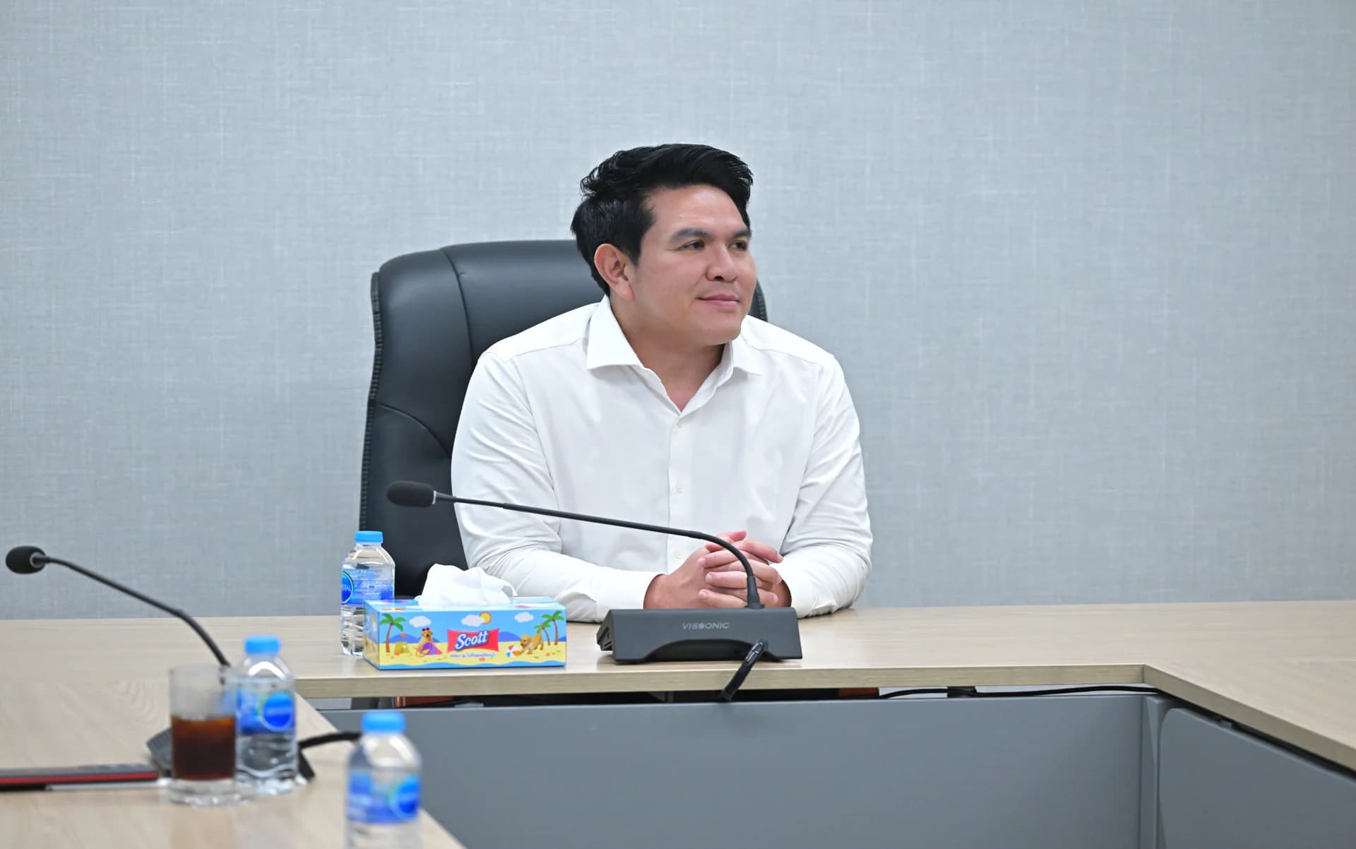 นายสุรศักดิ์ รมว.การท่องเที่ยวและกีฬาให้การต้อนรับนายกสมาคมกีฬาวอลเลย์บอลแห่งประเทศไทย หารือแนวทางพัฒนากีฬาวอลเลย์บอลไทย
