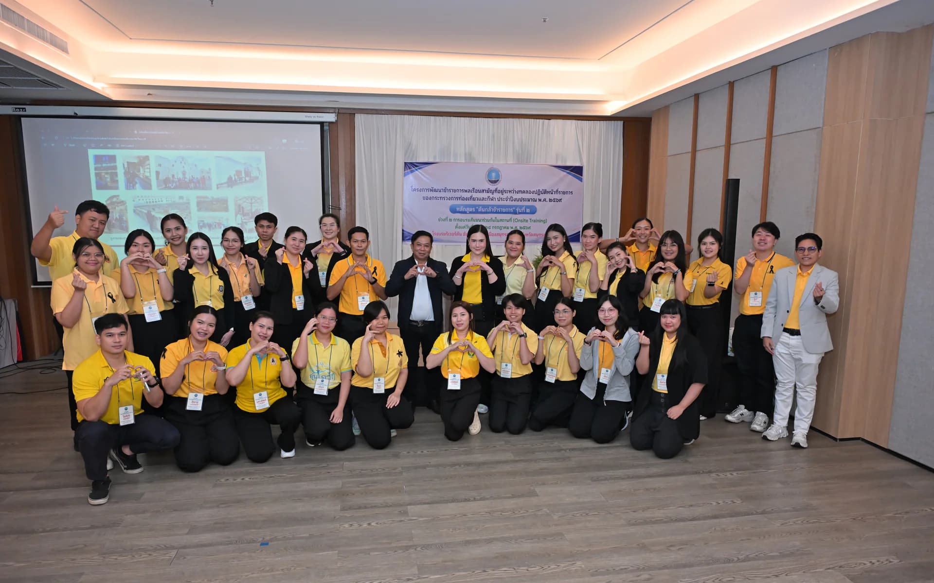 หัวหน้าผู้ตรวจราชการ ถ่ายทอดประสบการณ์ “ส่งต่อประสบการณ์ สานต่อภารกิจ” ปลูกแนวคิดการทำงานด้วยหัวใจแก่ข้าราชการใหม่