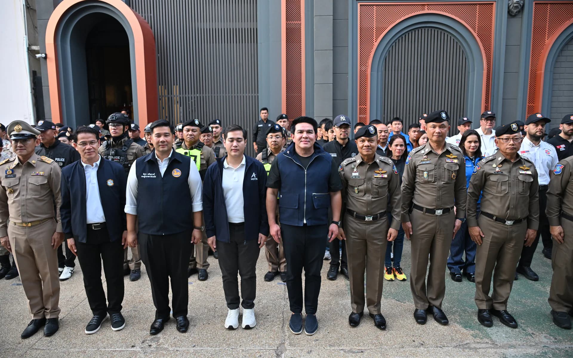"สุรศักดิ์" ลุยวอล์กกิงสตรีท พัทยา ยกระดับความปลอดภัยด้วยเทคโนโลยีอัจฉริยะ สร้างความเชื่อมั่นนักท่องเที่ยว หนุนเศรษฐกิจท่องเที่ยวไทย