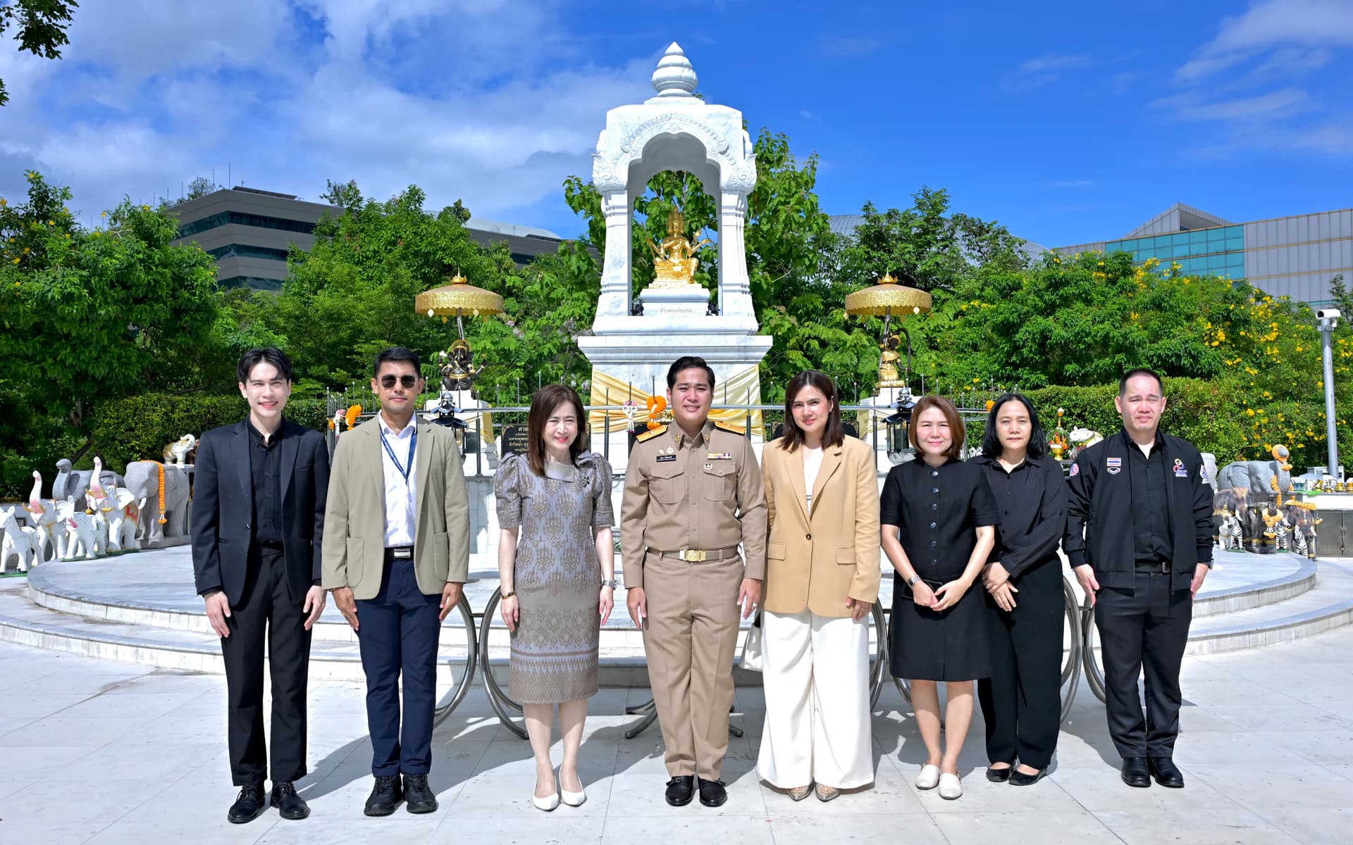 เลขานุการ รมว.ท่องเที่ยวฯ สักการะสิ่งศักดิ์สิทธิ์โอกาสเข้ารับตำแหน่งอย่างเป็นทางการ ยืนยันมุ่งมั่นสนับสนุนการขับเคลื่อนนโยบายด้านการท่องเที่ยวและกีฬาอย่างเ