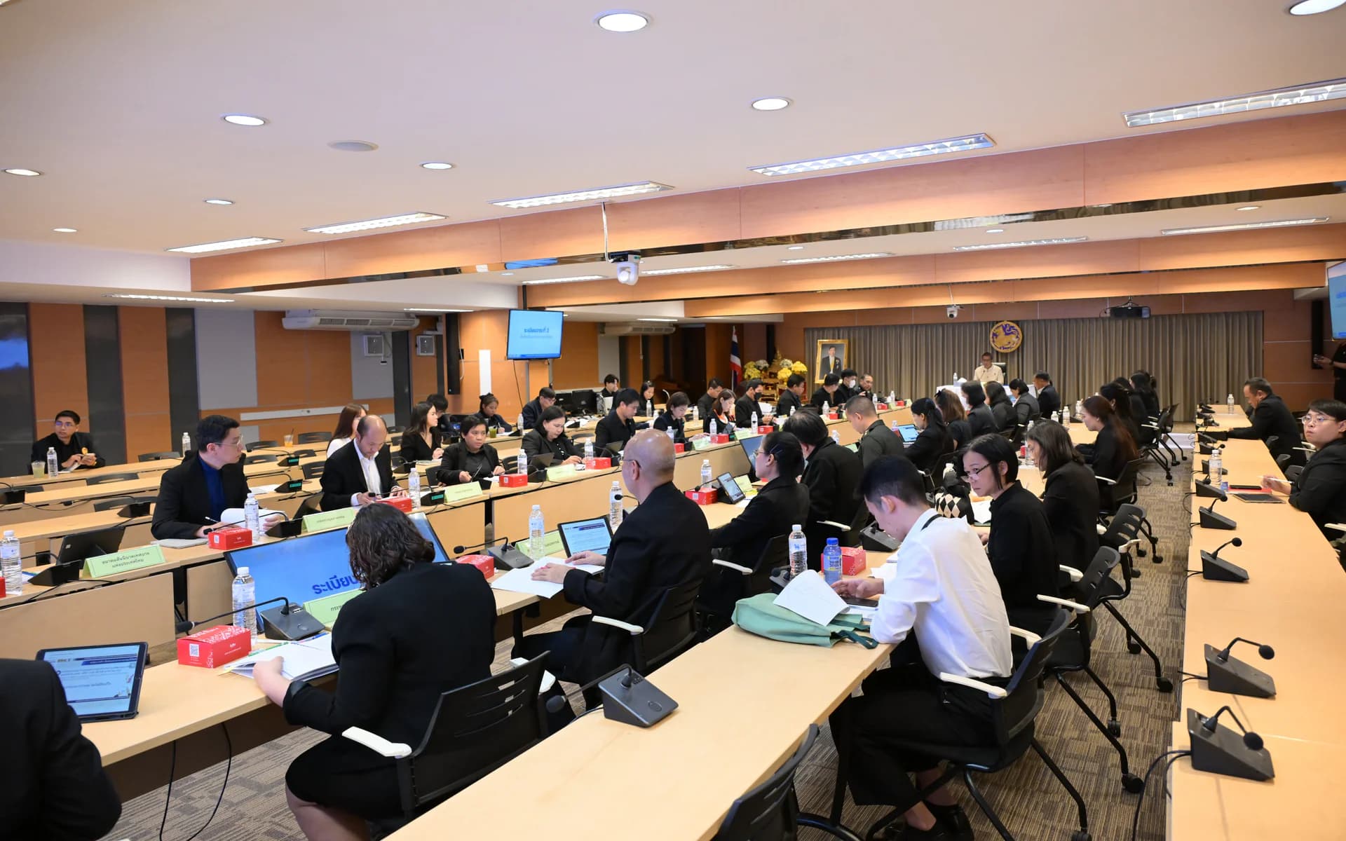 รองปลัดฯ ณัฏฐิรา ร่วมประชุมคณะกรรมการอำนวยการงานพัฒนาคุณภาพชีวิตของประชาชน พิจารณาแนวทางจัดเก็บข้อมูล จปฐ. และ กชช. 2ค ประจำปี 2570
