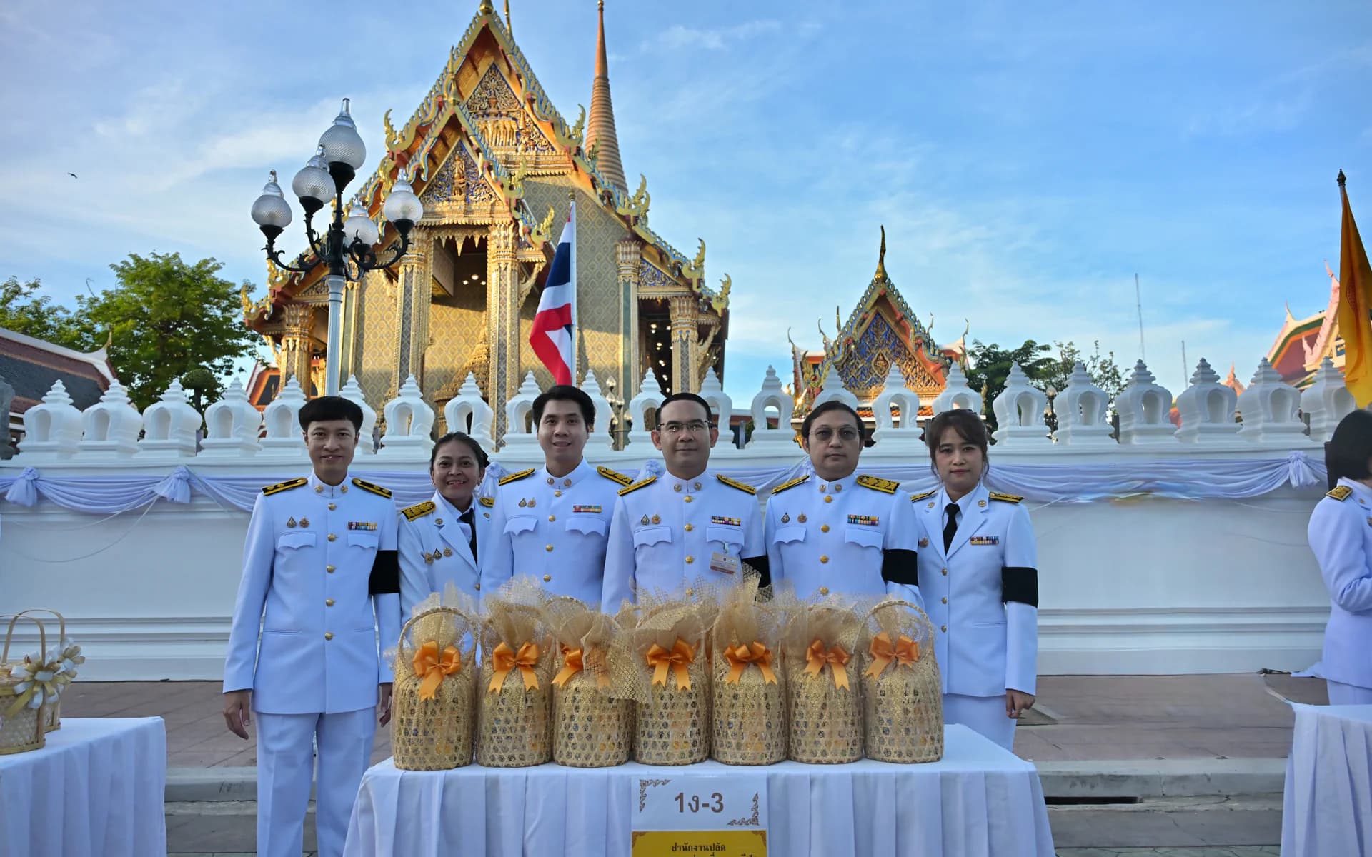 กระทรวงการท่องเที่ยวและกีฬา ร่วมพิธีเจริญพระพุทธมนต์และทำบุญตักบาตรถวายพระกุศล เนื่องในโอกาสฉลองพระชนมายุ 99 พรรษา สมเด็จพระสังฆราชฯ