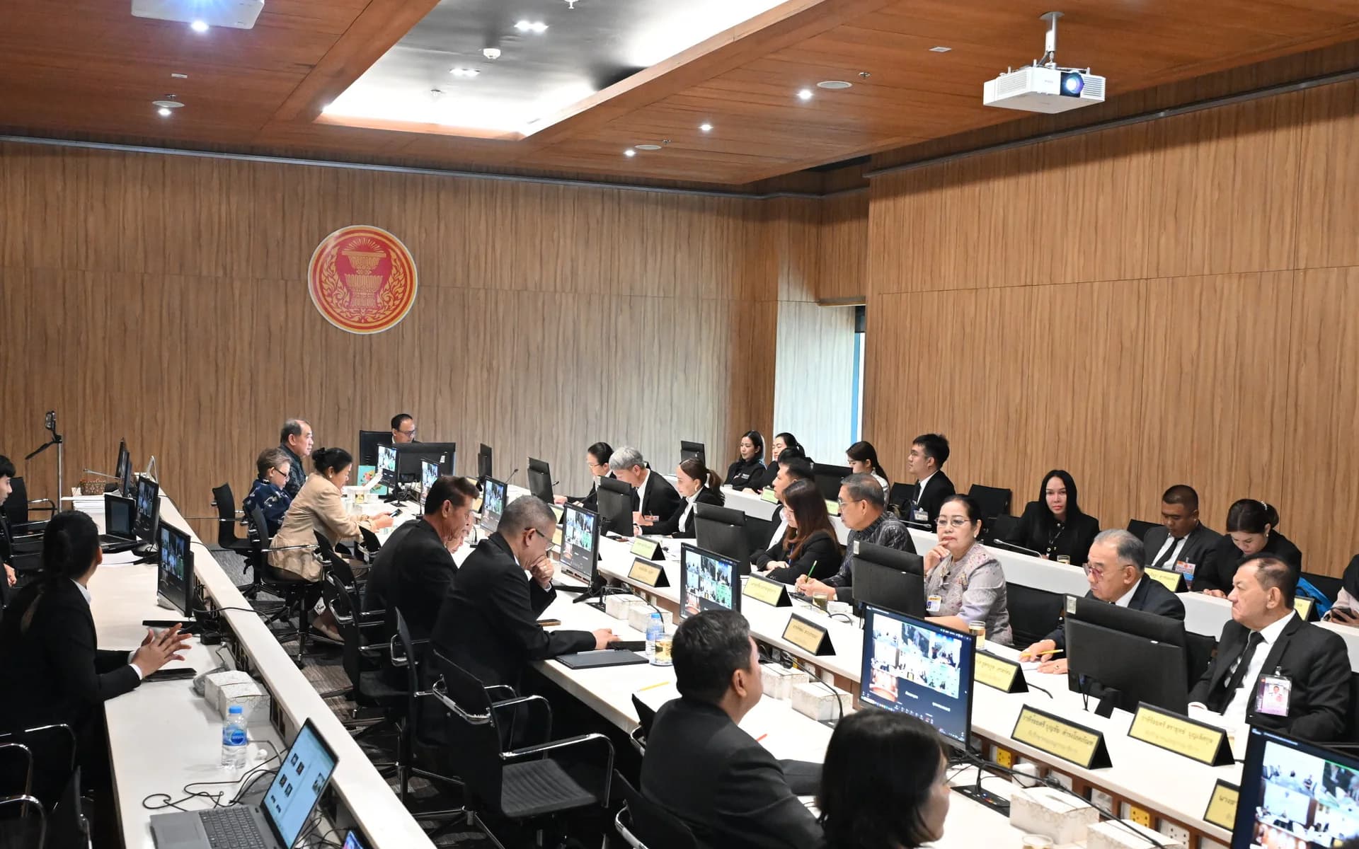 ”รองปลัดฯ ณัฏฐิรา“ ร่วมประชุมวุฒิสภา ถกแก้ปัญหาด่านชายแดนใต้-ขยายเวลาเปิดด่านวังประจัน