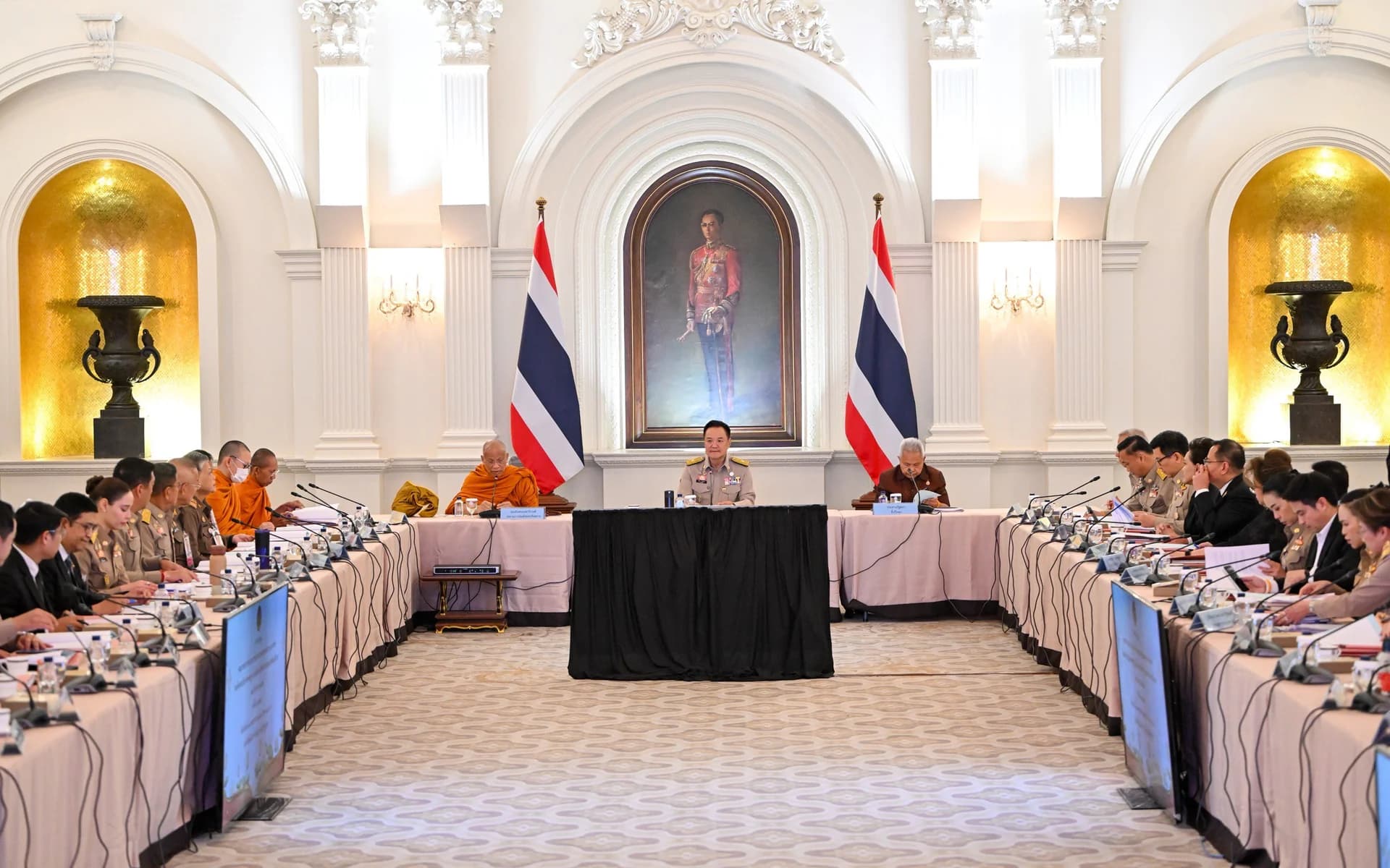 นายกฯ “อนุทิน” ประชุมขับเคลื่อนงานเฉลิมพระเกียรติ 3 วาระสำคัญระดับชาติ