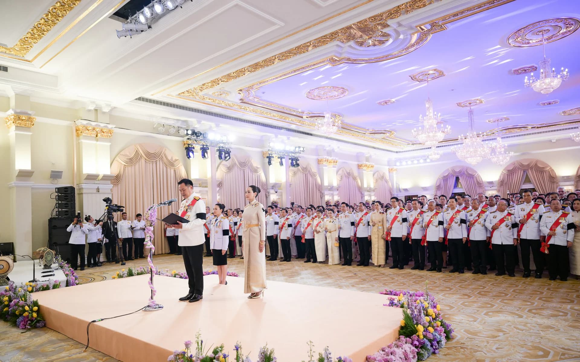 รมว.สุรศักดิ์ พร้อมภริยา ร่วมงานสโมสรสันนิบาตเฉลิมพระเกียรติ เนื่องในโอกาสพระราชพิธีมหามงคลเฉลิมพระชนมพรรษา 4 รอบ สมเด็จพระนางเจ้า ฯ พระบรมราชินี 3 มิถุนาย