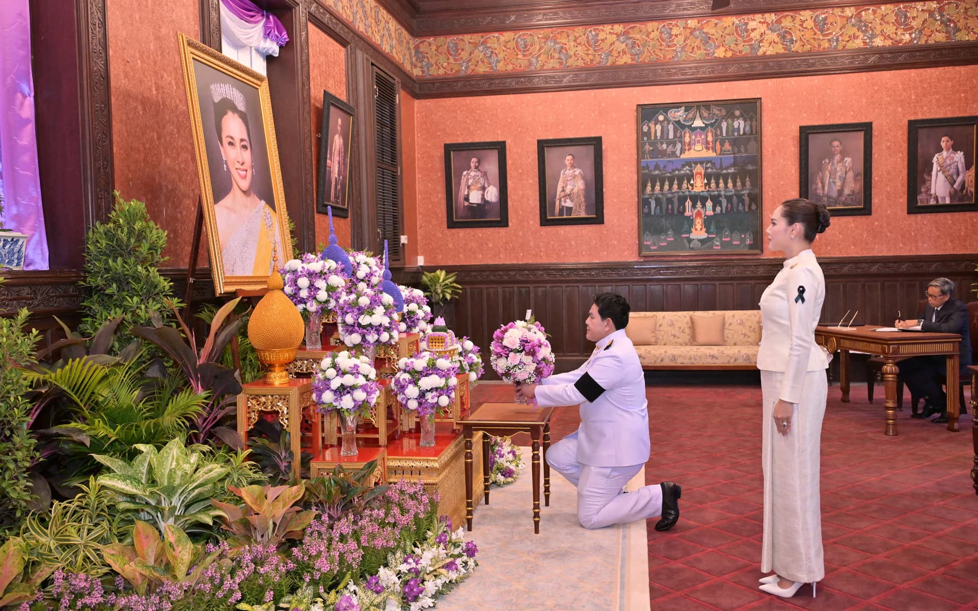 รมว.ท่องเที่ยวและกีฬา พร้อมภริยา ลงนามถวายพระพรชัยมงคล สมเด็จพระนางเจ้าฯ พระบรมราชินี เนื่องในโอกาสพระราชพิธีมหามงคลเฉลิมพระชนมพรรษา 4 รอบ