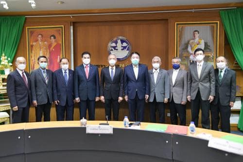 คณะกรรมการติดตามและประเมินผลกระทรวงการท่องเที่ยวและกีฬาประชุมร่วมกับรัฐมนตรีว่าการกระทรวงการท่องเที่ยวและกีฬาและผู้บริหารกระทรวงการท่องเที่ยวและกีฬา