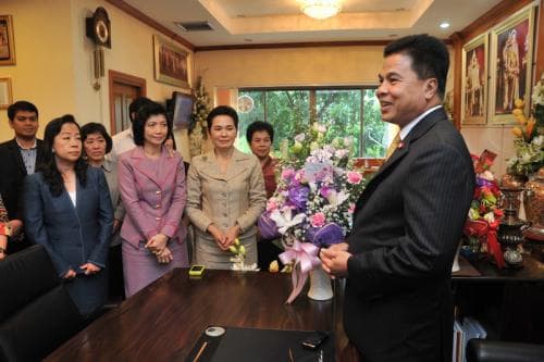 คณะข้าราชการและเจ้าหน้าที่ของ 4 หน่วยงาน ได้แสดงความยินดีกับ นายสมบัติ คุรุพันธ์ ผู้ช่วยรัฐมนตรีประจำกระทรวงการท่องเที่ยวและกีฬาคนใหม่