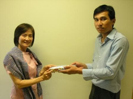 มอบรางวัลแก่ผู้ร่วมกิจกรรม "เกมลับสมอง" ไอทีนิวส์ ฉบับที่ 3