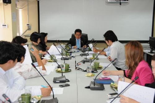 ประชุมข้าราชการและเจ้าหน้าที่ศูนย์เทคโนโลยีสารสนเทศและการสื่อสาร ครั้งที่1/2556