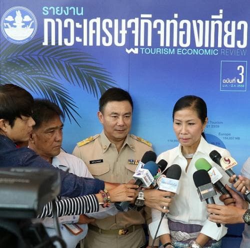 ประชุมเชิงวิชาการและการแถลงข่าว เรื่อง "รายงานภาวะเศรษฐกิจท่องเที่ยว ฉบับที่ 3" โดยรัฐมนตรีว่าการกระทรวงการท่องเที่ยวและกีฬา เมื่อวันจันทร์ที่ 23 พฤษภาคม 2559 ณ โรงแรมรามาการ์เด้นท์ กรุงเทพฯ