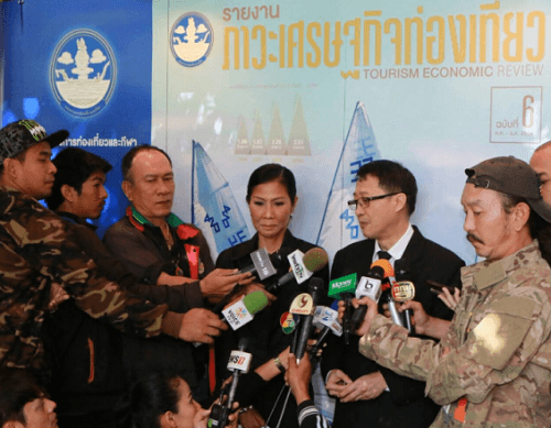 ประชุมเชิงวิชาการและการแถลงข่าว เรื่อง "รายงานภาวะเศรษฐกิจท่องเที่ยว ฉบับที่ 6" เมื่อวันพฤหัสบดีที่ 29 ธันวาคม 2559 ณ ห้องประชุมใหญ่ (อาคารกระจก) สถาบันพิพิธภัณฑ์การเรียนรู้แห่งชาติ (มิวเซียมสยาม) เขตพระนคร กรุงเทพฯ