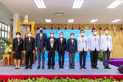 พิธีมอบถ้วยพระราชทาน และโล่เกียรติยศโครงการแสงนำใจไทยทั้งชาติ เดิน วิ่ง ปั่น ป้องกันอัมพาต ครั้งที่ 8 เฉลิมพระเกียรติ