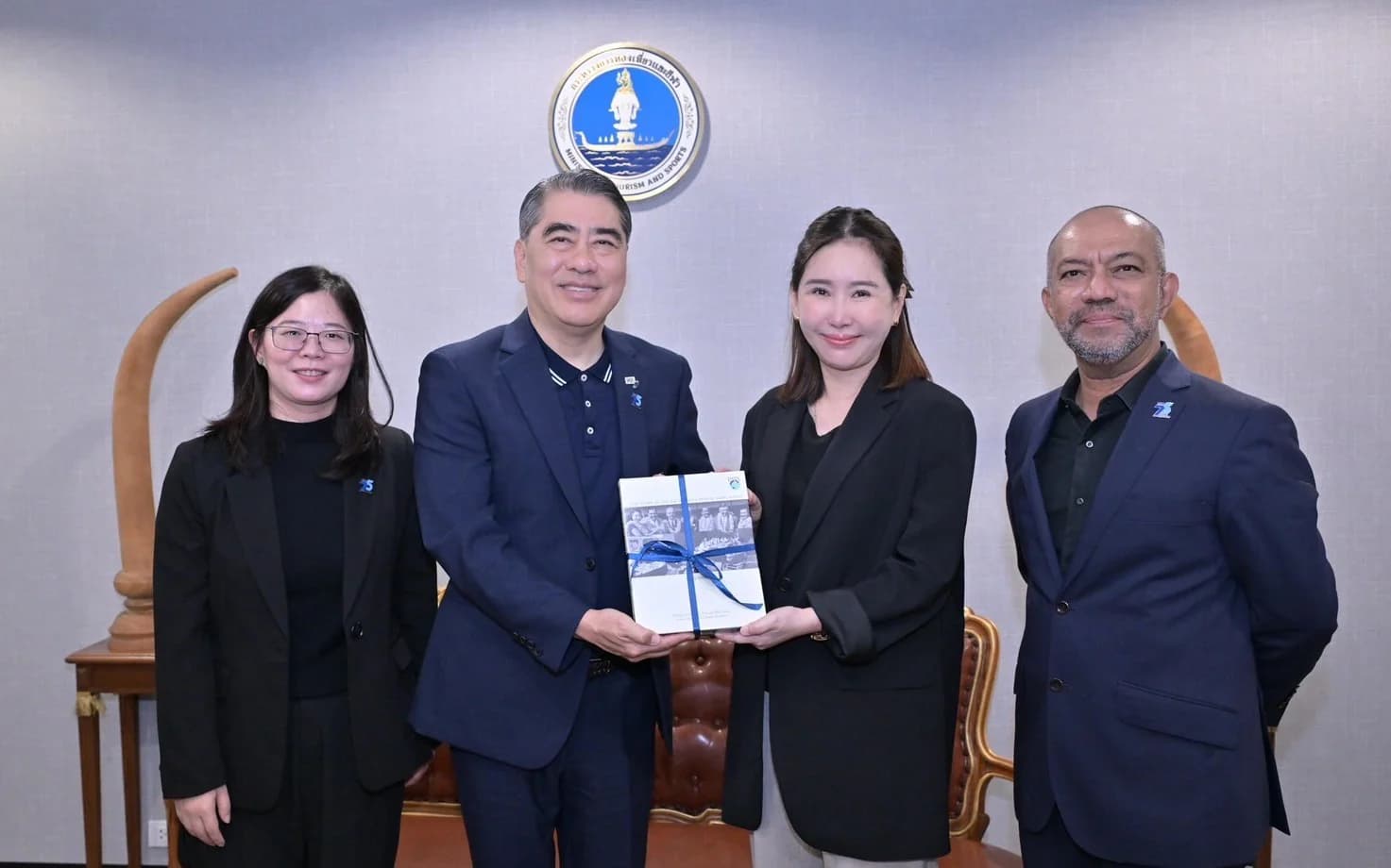 ปลัดกระทรวงการท่องเที่ยวและกีฬา ให้การต้อนรับนายเฮนรี โอห์ ประธานสมาคมตัวแทนธุรกิจท่องเที่ยวแห่งเกาหลีใต้ (KATA) และคณะ ในโอกาสเดินทางเยือนประเทศไทย