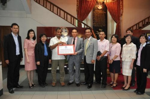 ปลัดกระทรวงการท่องเที่ยวและกีฬาเป็นประธานมอบเงินช่วยเหลือแก่ญาตินักท่องเที่ยวชาวบังคลาเทศ